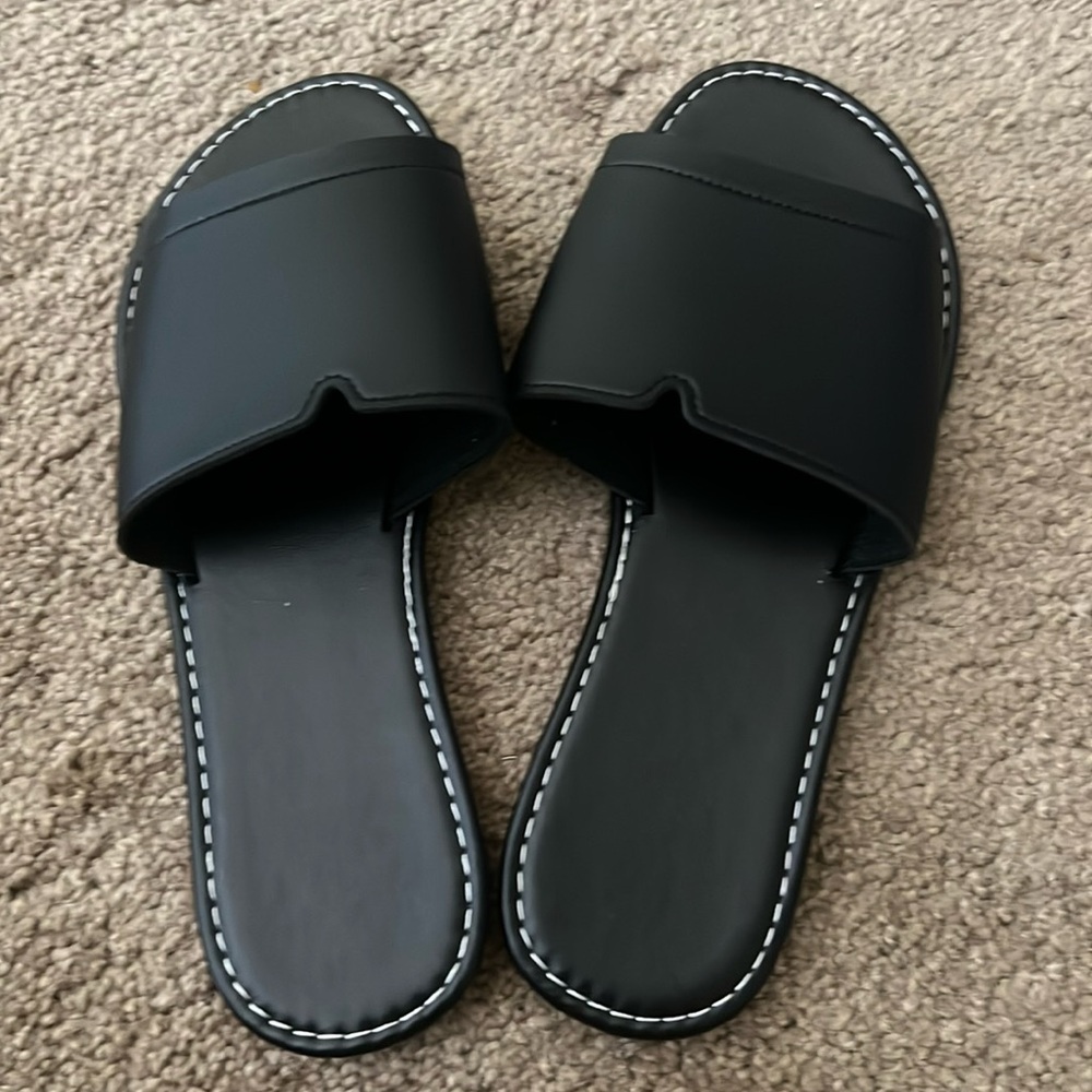 Great quality looks beautiful on dressy or casual. Very comfy